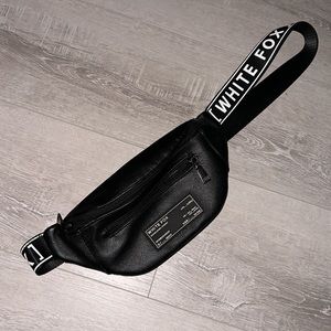 Black leather fannypack -Whitefox